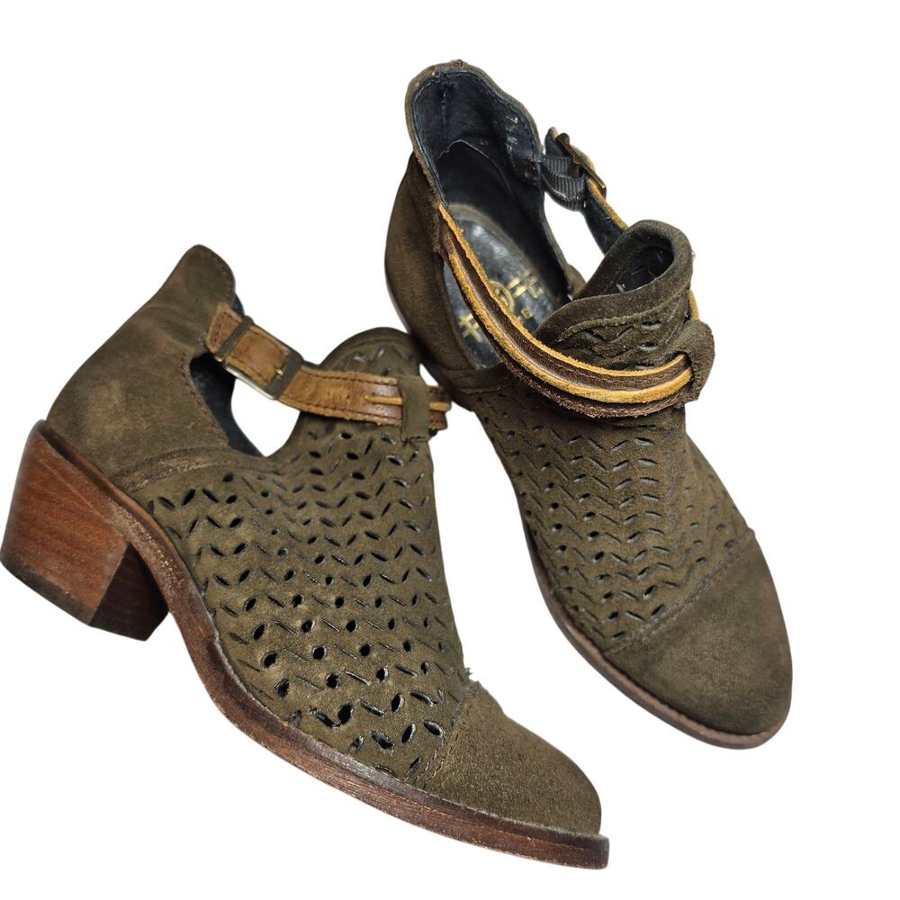 Circle G Boots Womens Size 7.5 W Green Suede Western Cutout Ankle Buckle Booties